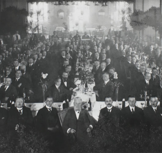 Fritz Henkel auf der Reisenden-Konferenz in Genthin, 1924 Fritz Henkel auf der Reisenden-Konferenz in Genthin, 1924