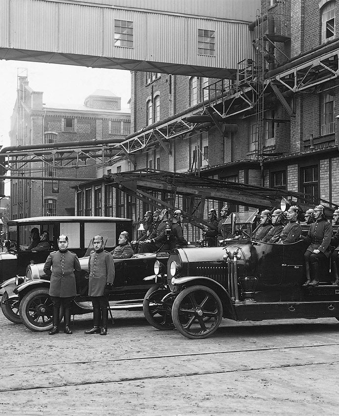 Works fire departement with emergency vehicles, 1925