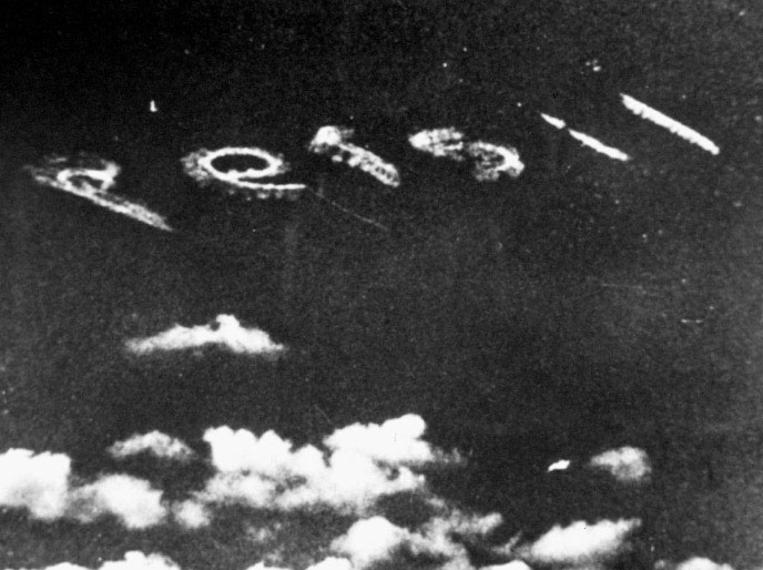 von „Himmelsschreibern“ geschriebener Persil-Schriftzug